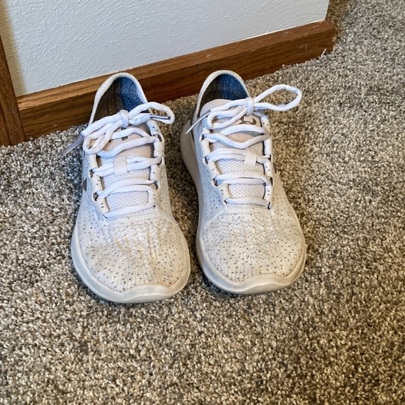 Under armor, speed form, tennis shoes - Picture 2 of 6